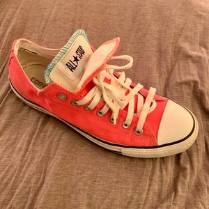 Double tongue hot pink converse